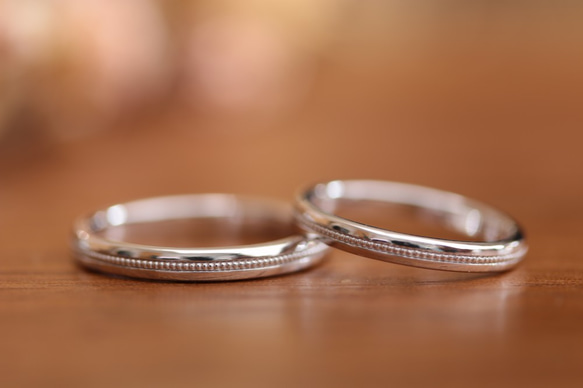 センター・ミルグレイン　シンプル結婚指輪　89,000円～　◇磨きｏｒつや消し　◇Ｐｔ900＆K18 1枚目の画像