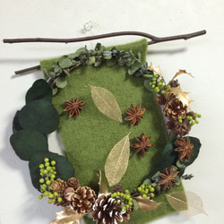 ナチュラルな木の実とリーフのクリスマスリース【プリザ】 4枚目の画像