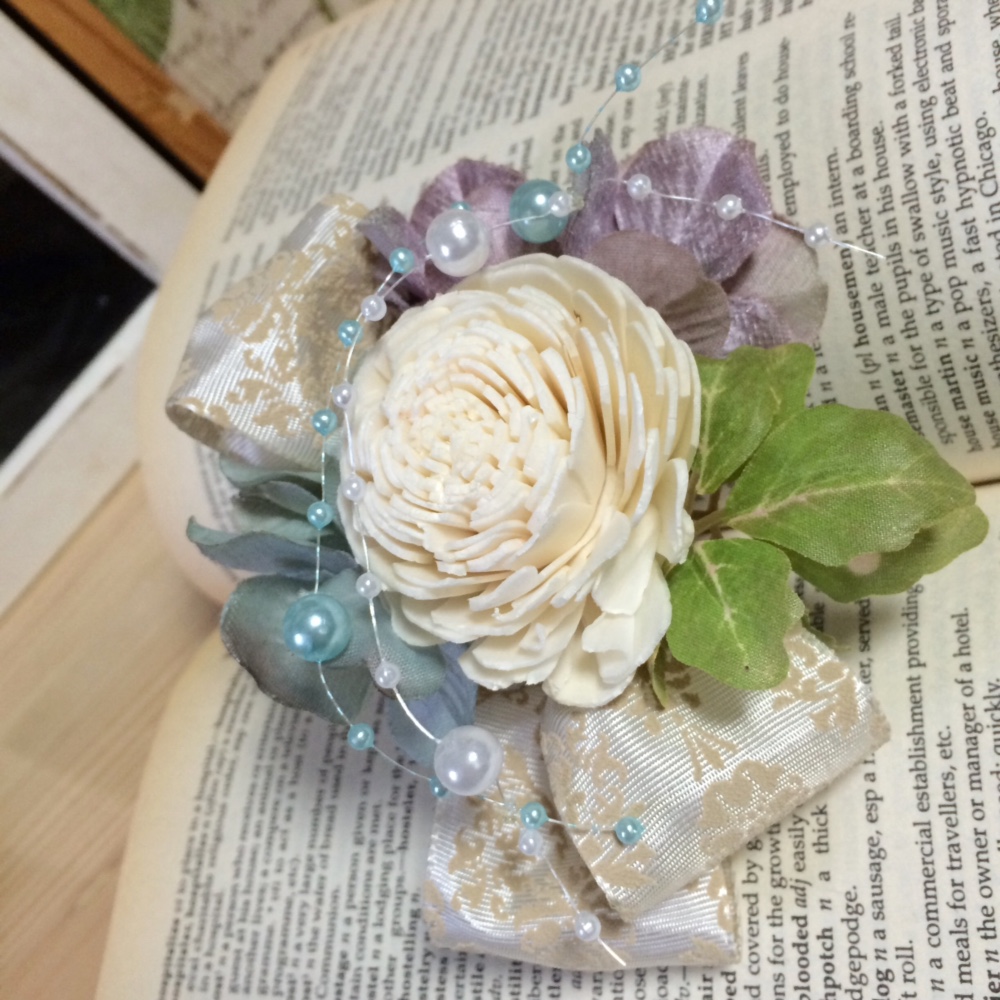 ふんわりリボンのコサージュ【造花・ドライ】入・卒業式。パーティーに！        Ω