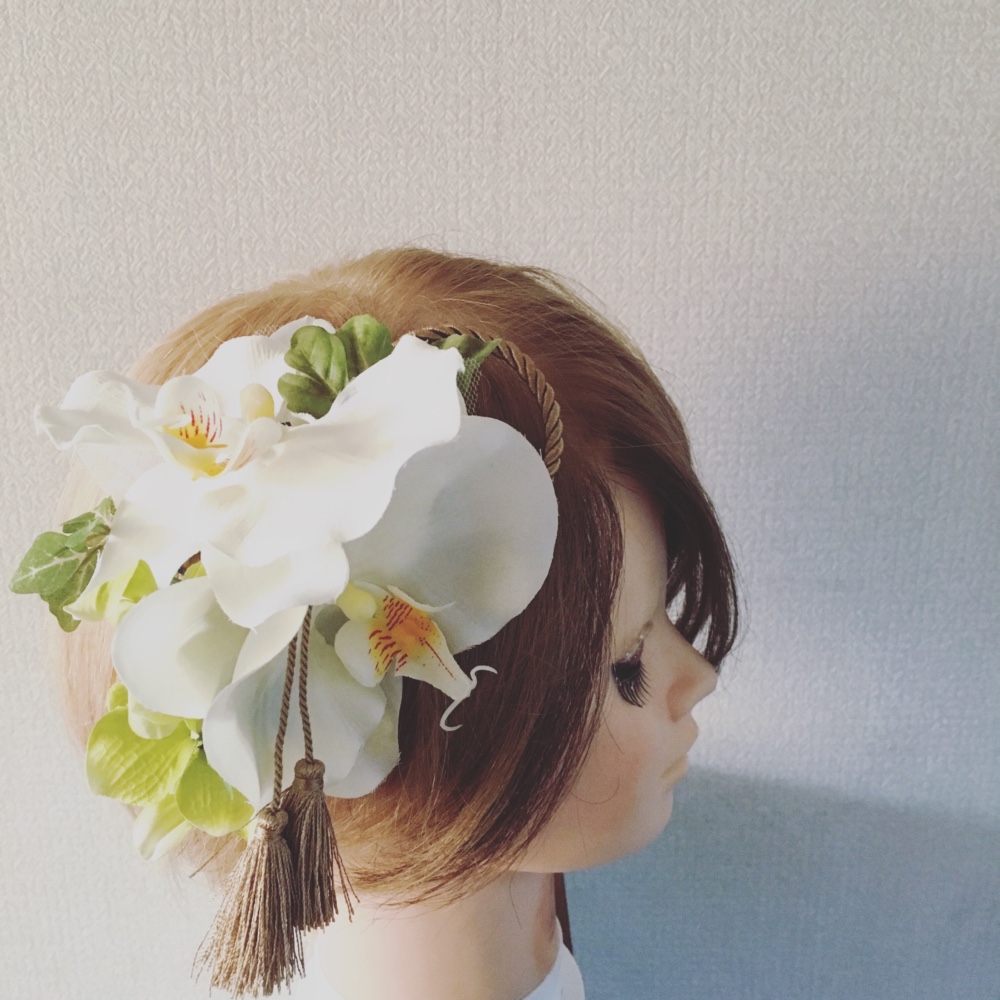 胡蝶蘭とタッセルの髪飾り【造花】ウェディング・成人式などの着物に！