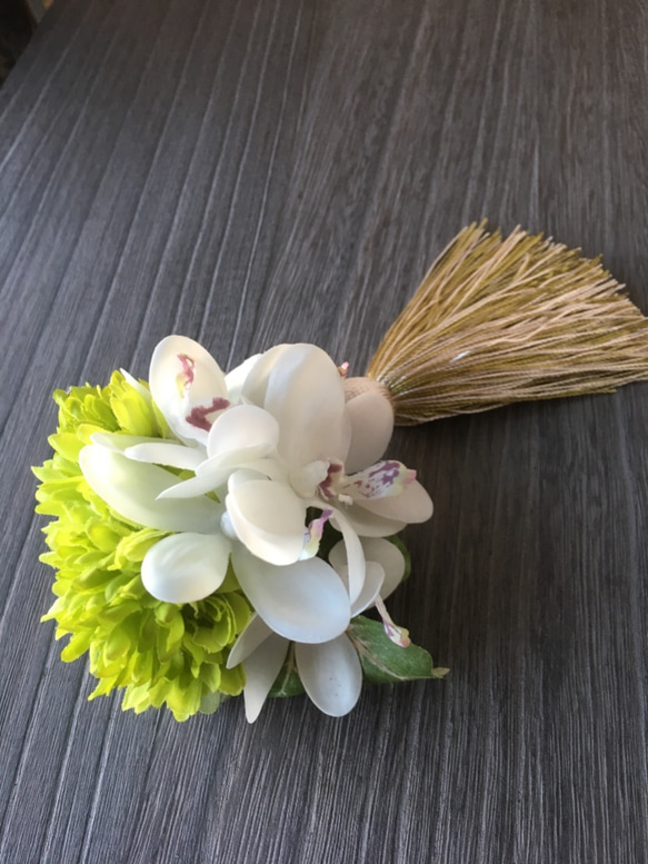 胡蝶蘭とマムのタッセル髪飾り【造花】ウェディング・成人式などの着物に！ 2枚目の画像