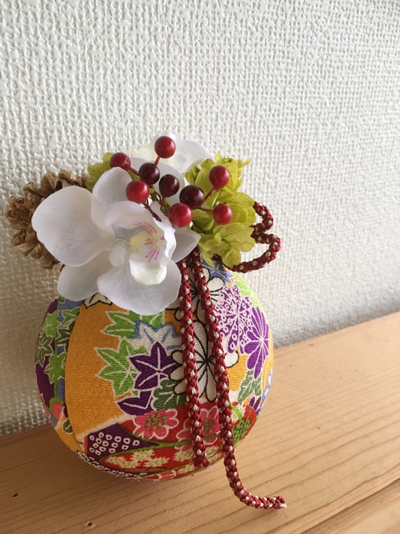 お正月アレンジ❤︎TEMARI【プリザ＋造花】壁掛け専用アレンジ 1枚目の画像