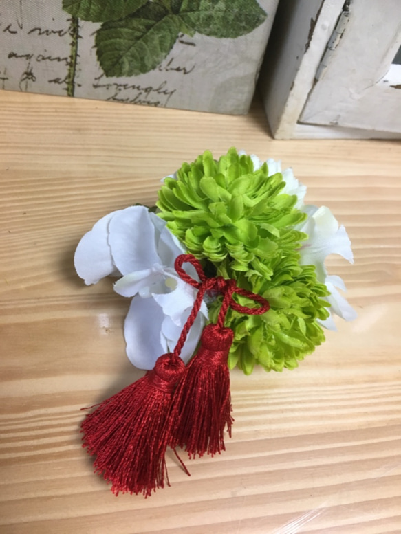 胡蝶蘭とタッセルの髪飾り【造花】ウェディング・成人式などの着物に！ 2枚目の画像