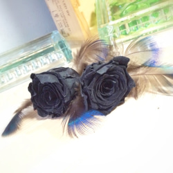 ブラックバラ×ファーの髪飾り【プリザーブドフラワー】卒業式・ウエディングに 3枚目の画像