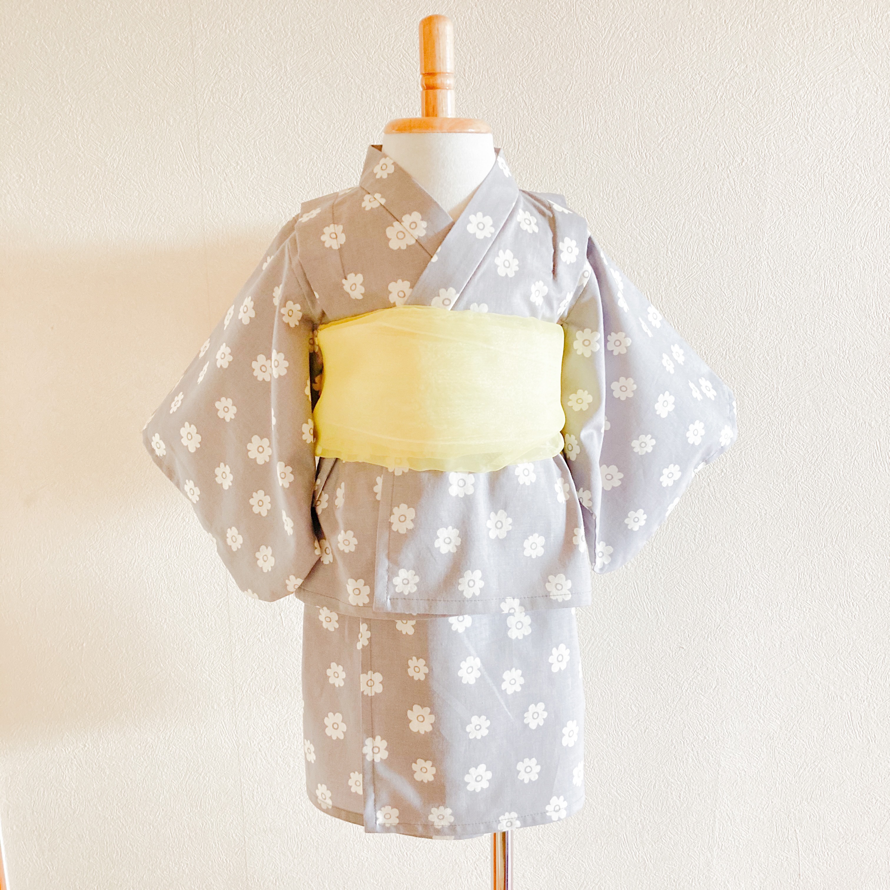 3年着られるベビーのユカタ　花柄グレー