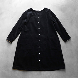 梭織燈芯絨連衣裙（厚脊、黑色）【女款】U203 第2張的照片