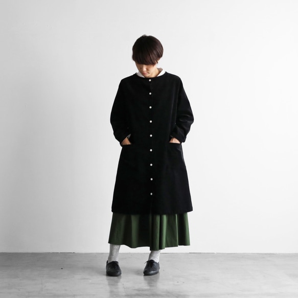 梭織燈芯絨連衣裙（厚脊、黑色）【女款】U203 第3張的照片