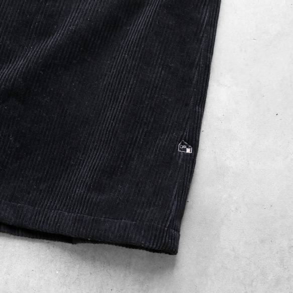 梭織燈芯絨連衣裙（厚脊、黑色）【女款】U203 第6張的照片