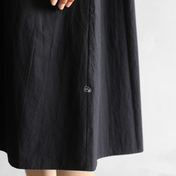 棉線打字機十字架連衣裙（黑色）[女士] 第9張的照片
