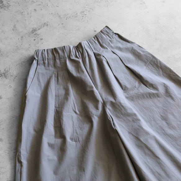 柔軟的棉質半裙褲（灰色）[女士] 第6張的照片