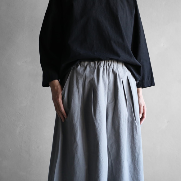 柔軟的棉質半裙褲（灰色）[女士] 第9張的照片