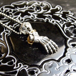 SOLID DESIGN SD-158R ライトハンドスカルシルバーペンダント