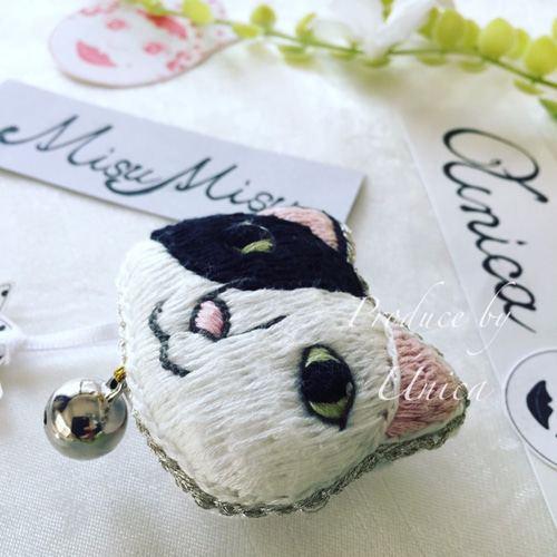 ねこちゃん刺繍ブローチ☆Rich≪Brooch［misumisu］A-0003