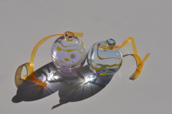 ガラスのヨーヨー　２コセット（うす紫＆空色） 1枚目の画像