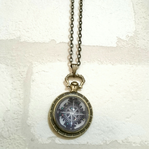再販☆光る猫羅針盤の懐中時計ネックレス☆レジンハンドメド☆宇宙 