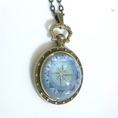 光る羅針盤の懐中時計ネックレス☆レジンハンドメイド☆宇宙☆軌道