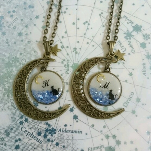 再販。オーダーメイド☆光る黒猫と透かし三日月のネックレス☆レジン 