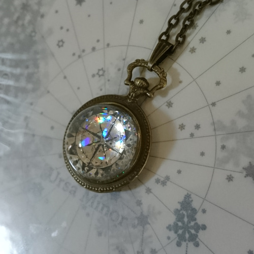 光るホログラム羅針盤の懐中時計ネックレス☆レジンハンドメイド☆宇宙 