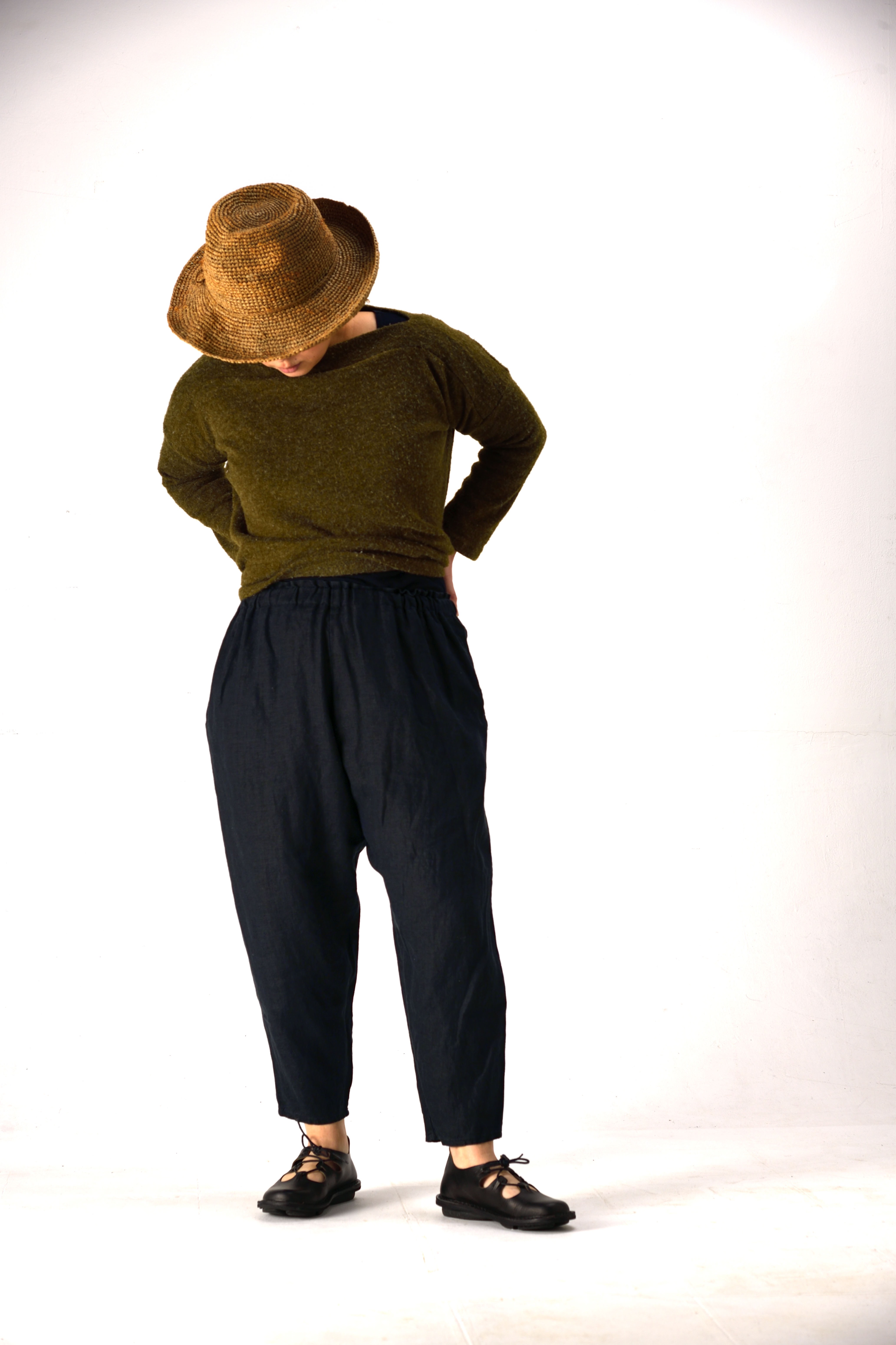 ゆったりリネンパンツ(ブラック)