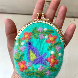 お花と小鳥の羊毛刺繍のコインケース（ペパーミント） 6枚目の画像