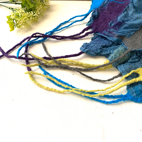 羊毛と草木染めガーゼのストール（ブルー） 3枚目の画像