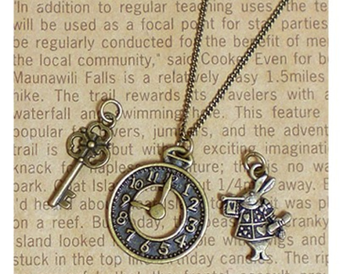 ふしぎの国のアリス風　アイアン鍵型　掛け時計　古民家カフェに ふしぎの国のアリス風 アイアン鍵型 掛け時計 古民家カフェに