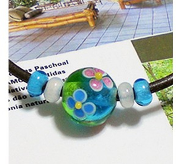 とんぼ玉 ガラス チョーカー （黄緑&水色に赤&青の花柄） ネックレス