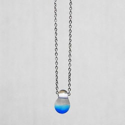 しずくのガラス細工 ネックレス（水色＆ブルー） 2枚目の画像