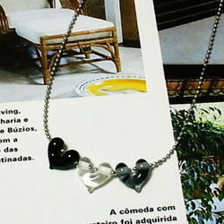 ３連ハート ガラス ネックレス （黒＆クリア＆グレー） 2枚目の画像
