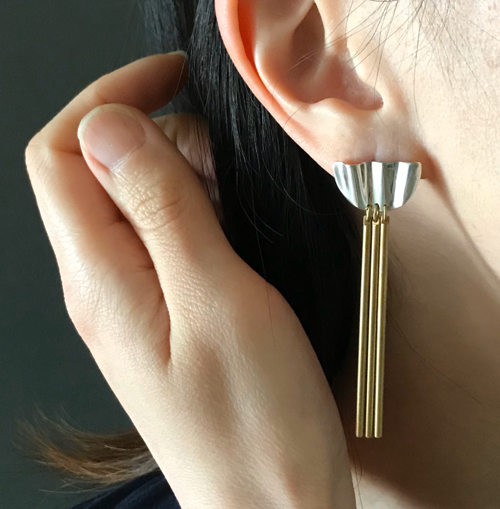 ピアス drape silver - brass line（半円）