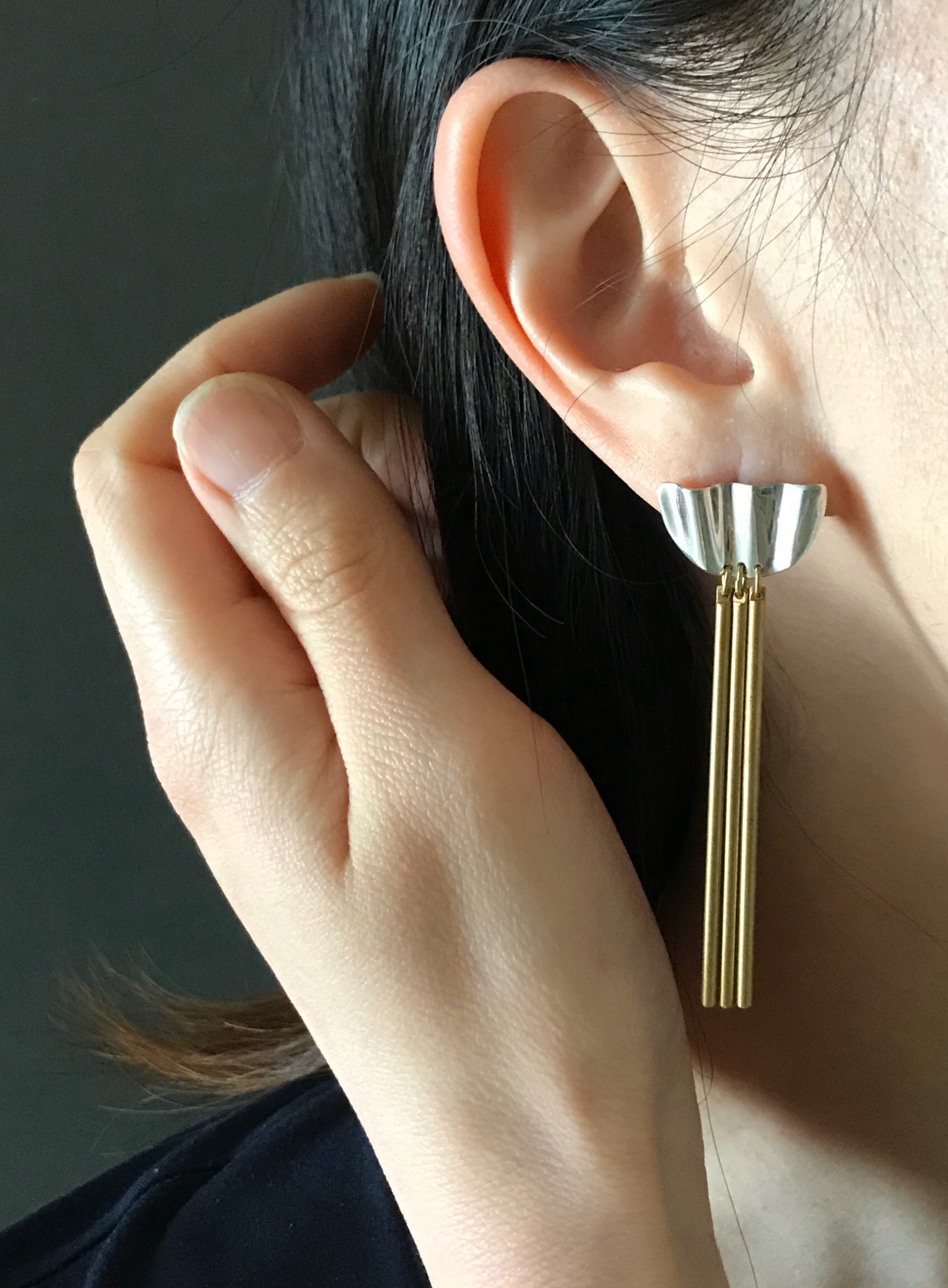 イヤリング drape silver - brass line（半円）