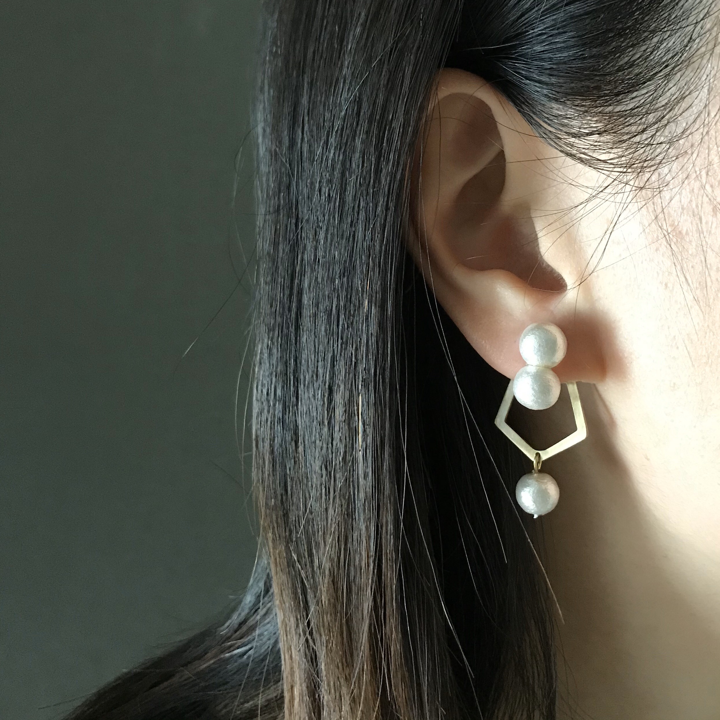 コットンパール2連ピアス【ごかく】