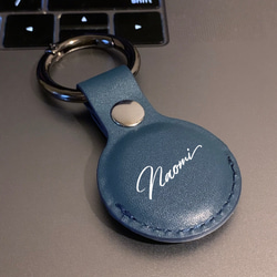 AirTag鑰匙圈保護套鑰匙扣⭐︎首字母/可以插入字符⭐︎3種顏色可供選擇藍色 第6張的照片