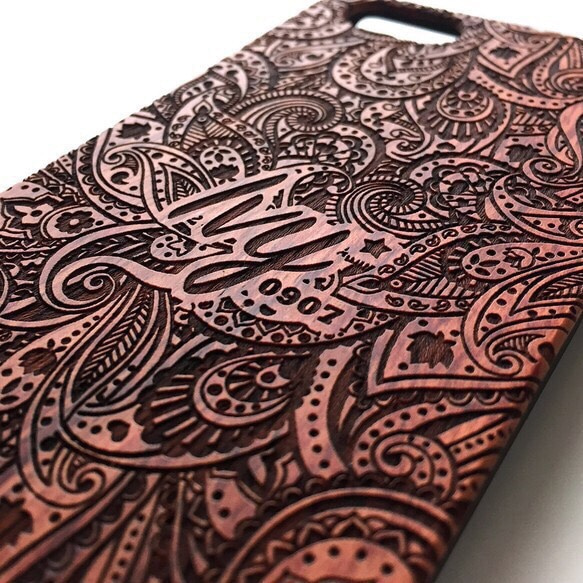 天然木の木彫り　iPhone 11 / 11Pro iPhone全機種 スマホケース　Paisley 2枚目の画像