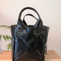 pyramidal mini tote (black)　ミニトートバッグ　黒 1枚目の画像