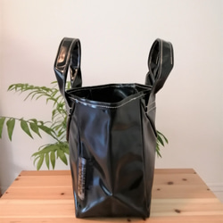 pyramidal mini tote (black)　ミニトートバッグ　黒 2枚目の画像