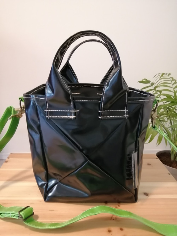 pyramidal mini tote (black) + shoulder 1枚目の画像