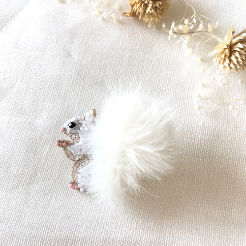 オートクチュール刺繍 リスのブローチ ホワイト ブローチ La