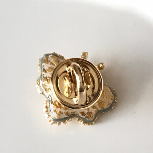 ミツバチのピンブローチ ブローチ La mienne 通販 8578807｜Creema