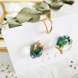 鉱石のカケラ グリーン×ゴールド イヤリング/ピアス＋イヤーカフセット  痛くない 軽い 綺麗 透明感 特集掲載 2枚目の画像