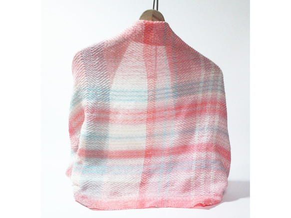 手織り 絹100％ ストール サーモンピンク 2枚目の画像