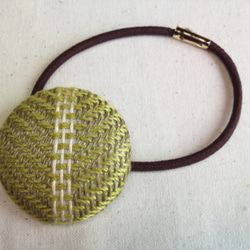 手織り布 ヘアゴム 黄緑×白 2枚目の画像