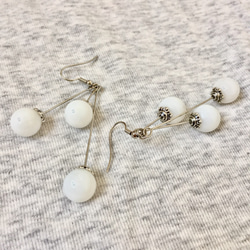 Triple Orbs Earrings ~ホワイトガラス~ 3枚目の画像