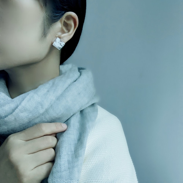 white square earring 3枚目の画像