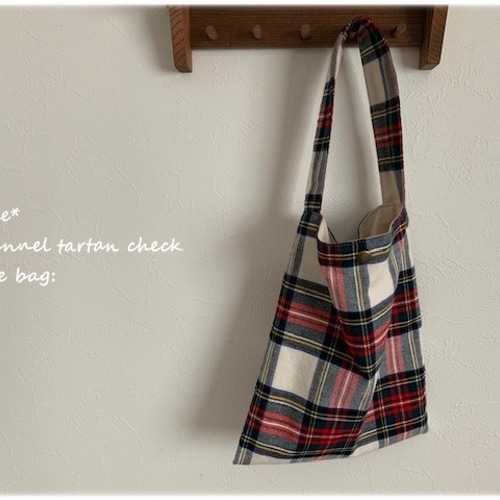 2312-30 ミニチュアトートサシェ 香り袋  タータンチェック 赤 黒切替 2312-30 ミニチュアトートサシェ 香り袋 タータンチェック 赤 黒