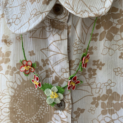 縫い針で編むお花のネックレス イチゴのお花 8枚目の画像