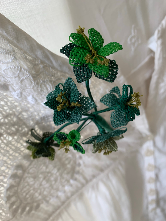 縫い針で編むコサージュ  グリーン色 5枚目の画像