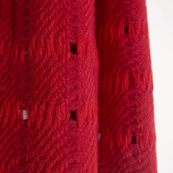 手織り・穴あきマフラー　情熱のレッド 4枚目の画像