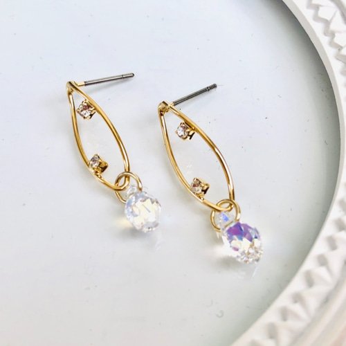 SALE Swarovski キーマスの虹の雫ピアス ピアス（スタッド・一粒 