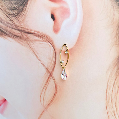 SALE Swarovski キーマスの虹の雫ピアス ピアス（スタッド・一粒 